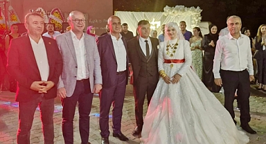 CHP Balıkesir Milletvekili Serkan Sarı, Genç Çifte Mutluluk Diledi