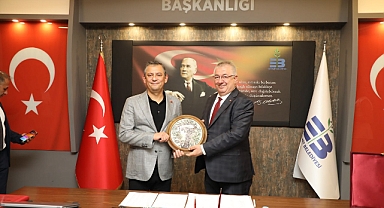 CHP Genel Başkanı Özgür Özel, Edremit'te Temaslarda Bulundu