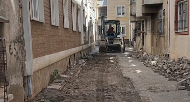 Edremit Belediyesi'nden Camivasat Mahallesi'nde Yol Düzenleme Çalışmaları