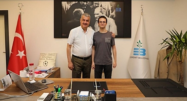 Edremit Belediyesi'nden YKS Şampiyonu Kağan Köseoğlu'na Tebrik