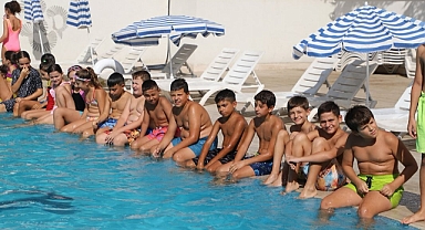 Gönen Belediyesi ve Gönen Belediyespor'dan Yaz Spor Okulları Yüzme Kursu Sertifika Töreni