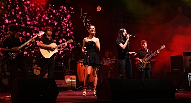 MOD10 Gençlik Orkestrası Sındırgı Meydanı’nda Unutulmaz Bir Gece Yaşattı