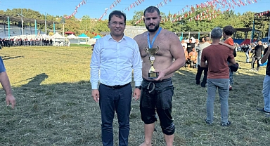 Sındırgı Belediye Başkanı Serkan Sak’tan Kurtdereli Güreşlerinde Başarıya Tebrik