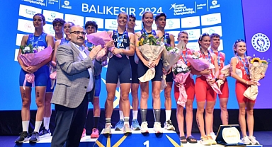 Vali İsmail Ustaoğlu, Balıkesir Triatlonu Avrupa Şampiyonası Ödül Törenine Katıldı