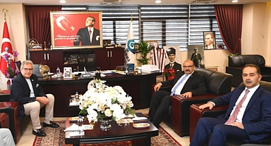 Vali İsmail Ustaoğlu, Bandırma Belediye Başkanlığı’nı Ziyaret Etti