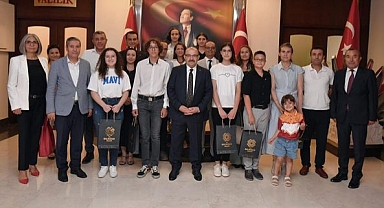 Vali İsmail Ustaoğlu’ndan LGS Şampiyonlarına Tebrik Ziyareti