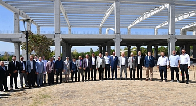 Vali Ustaoğlu, Balıkesir Üniversitesi Tıp Fakültesi Ek Hizmet Binası İnşaatını İnceledi