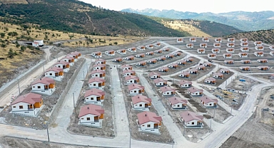 Vali Ustaoğlu, Çakmak Mahallesi'ndeki Yeni Konut Projesini Yerinde İnceledi