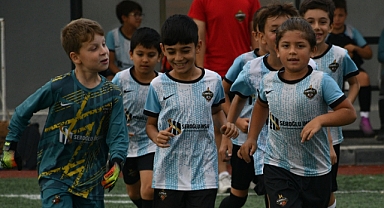 Ali Hikmet Paşa Spor Tesisleri'nde Futbol Coşkusu