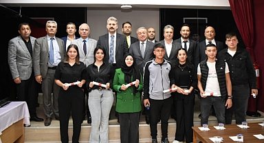 Altıeylül Belediyesi’nden Ahilik Haftası Etkinliğine Katılım: Başkan Vekili Budak, Sertifika Töreninde Gençleri Teşvik Etti