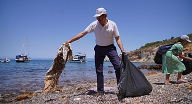 Ayvalık'ta Dünya Temizlik Günü'ne Duyarlı Katılım: “Çöpler Bizim Değil Ama Ayvalık Bizim”