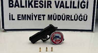 Balıkesir Emniyeti'nden Büyük Başarı: Kaçak Silah ve Mühimmatlar Ele Geçirildi !