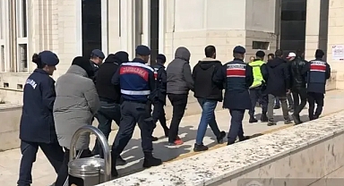 Balıkesir Emniyeti'nden Düzensiz Göçmen Operasyonu: 61 Kişi Yakalandı