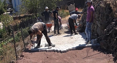 Bigadiç Belediyesi, Kargın Mahallesi'nde Parke Taşı Döşeme Çalışmalarına Devam Ediyor
