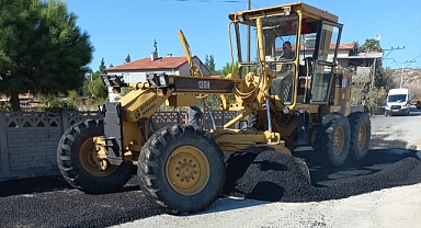 Bigadiç Belediyesi’nden Asfalt Çalışmaları: Işıklar ve Koltak Mahallelerine Yeni Yollar!