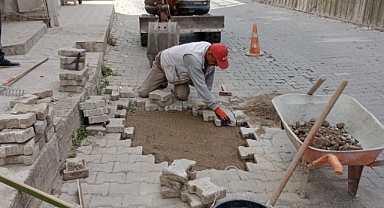 Bigadiç Belediyesi'nden Servi Mahallesi'nde Parke Taşı Döşeme Çalışmaları Devam Ediyor