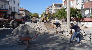 Burhaniye Belediyesi’nden Yoğun Yol Bakım ve Onarım Çalışmaları