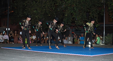 Burhaniye'de Coşkulu Halk Dansları Şenliği Gerçekleşti