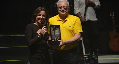 Burhaniye-Ören Turizm Kültür Festivali Merve Özbey Konseri ile Sona Erdi