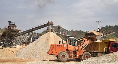 Dursunbey Belediyesi’nin Taş Kırma Tesisi: 6 Çeşit Malzeme ile Günlük 2500 Ton Üretim