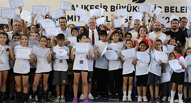 Edremit Belediye Başkanı Mehmet Ertaş, Yaz Spor Okulları Sertifika Töreninde Konuştu