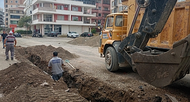 Edremit Belediyesi, Hamidiye Mahallesi'nde Yağmur Suyu Hattı Döşeme Çalışmalarına Devam Ediyor
