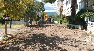 Edremit Belediyesi, İkizçay Mahallesi'nde Yol Yapım Çalışmalarına Başladı