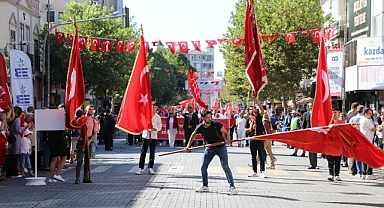 Edremit’te 102. Kurtuluş Yıldönümü Coşkuyla Kutlandı