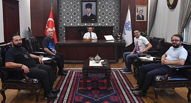 İş İnsanları Mehmet Barlas ve Ekrem Kap'tan Vali İsmail Ustaoğlu’na Ziyaret