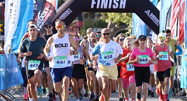 Uluslararası Ayvalık Kurtuluş Yarı Maratonu Büyük Bir Coşkuyla Koşuldu