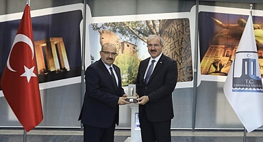 Vali İsmail Ustaoğlu, Çanakkale Valisi Ömer Toraman’a Hayırlı Olsun Ziyaretinde Bulundu