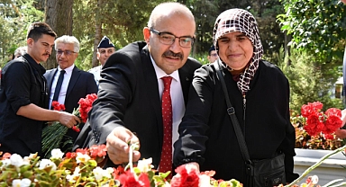 Vali İsmail Ustaoğlu, Gaziler Günü'nde Şehit Aileleri ile Bir Araya Geldi