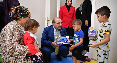 Vali İsmail Ustaoğlu, Sındırgı Aile Destek Merkezi'ni Ziyaret Etti