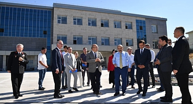 Vali İsmail Ustaoğlu, Sındırgı Yeni Devlet Hastanesi İnşaatında İncelemelerde Bulundu