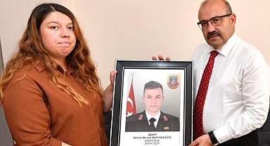 Vali İsmail Ustaoğlu ve Eşi Şehit Jandarma Uzman Çavuş Orhan Burak Büyükçaylı'nın Ailesine Taziye Ziyaretinde Bulundu