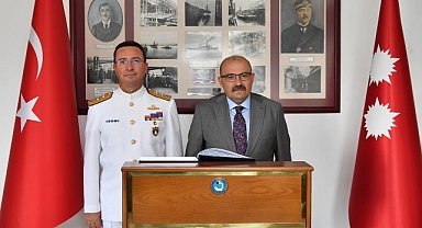 Vali Ustaoğlu'ndan Erdek Mayın Filosu Komutanı Tümamiral Erhan Aydın’a Nezaket Ziyareti