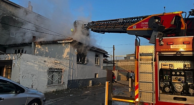 Altıeylül’de Müstakil Evde Yangın