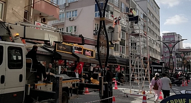 Balıkesir Büyükşehir Belediyesi, Mekik Sokağı’nı Rengarenk Işıklarla Donatıyor