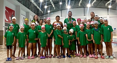 Balıkesir Büyükşehir Belediyespor Kış Spor Okulları’nda Minikler Yüzme Öğreniyor!