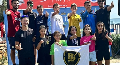 Balıkesir Büyükşehir Belediyespor Triatlon Takımı, İzmir'de Madalyalarla Döndü