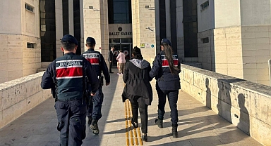 Balıkesir'de Aranan İki Şahıs Jandarma Operasyonuyla Yakalandı