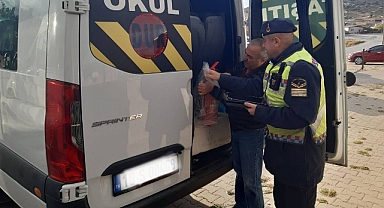 Balıkesir'de Okul Servis Araçlarına Denetimler Devam Ediyor