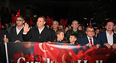 Balıkesir'de On Binler Cumhuriyet Coşkusuyla Yürüdü