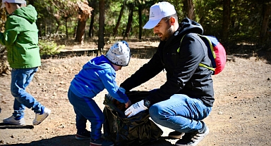 Balıkesir'de Orman Temizliği Etkinliği: Doğa İçin El Ele Verdiler