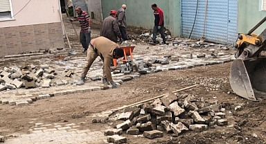 Bigadiç Belediyesi'nden Değirmenli Mahallesi'nde Parke Taş Onarım Çalışmaları