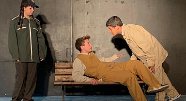 Burhaniye Belediyesi Kent Tiyatrosu, 25. Yılında İki Yeni Oyunla Sahne Alıyor