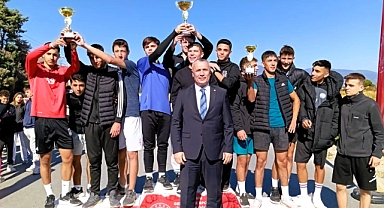 Burhaniye’de Cumhuriyetin 101. Yılı Spor Yarışmaları Tamamlandı: 101 Sporcu Cumhuriyet İçin Koştu