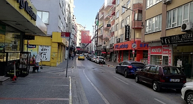 Çarşıda Türk Bayraklarıyla Renkli Görüntüler