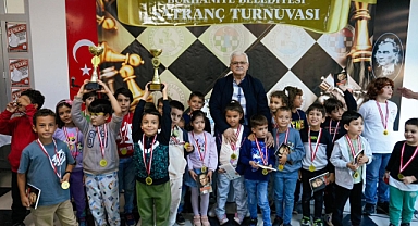 Cumhuriyet Bayramı Satranç Turnuvası Burhaniye’de Gerçekleşti