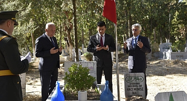 Dursunbey’de Cumhuriyet Bayramı Etkinlikleri Kapsamında Anma Ziyaretleri Gerçekleştirildi